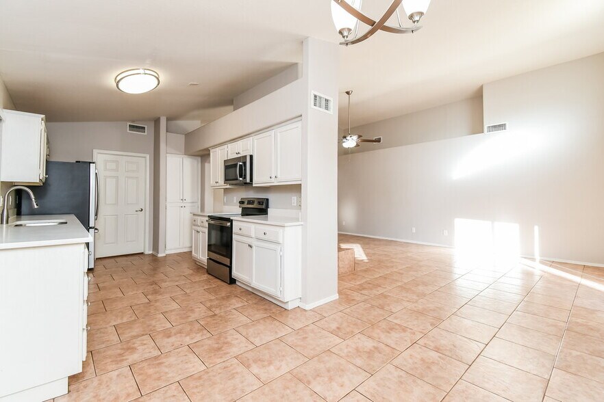 Building Photo - 1917 E Marquette Dr