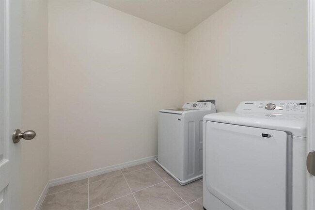 Building Photo - 1296 Cascades Ave