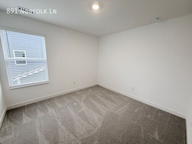 Building Photo - 891 Norfolk Ln