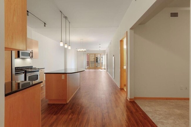 Building Photo - 401 N 2nd St