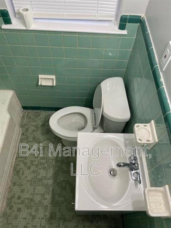 Building Photo - 10 Estes Dr