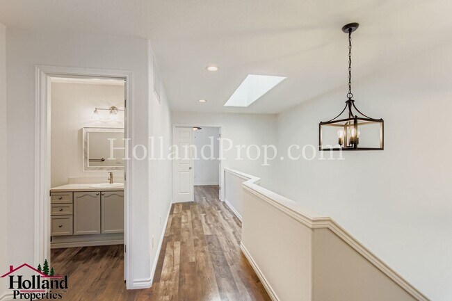 Building Photo - Elegant 3-Bedroom Home Steps from Nature