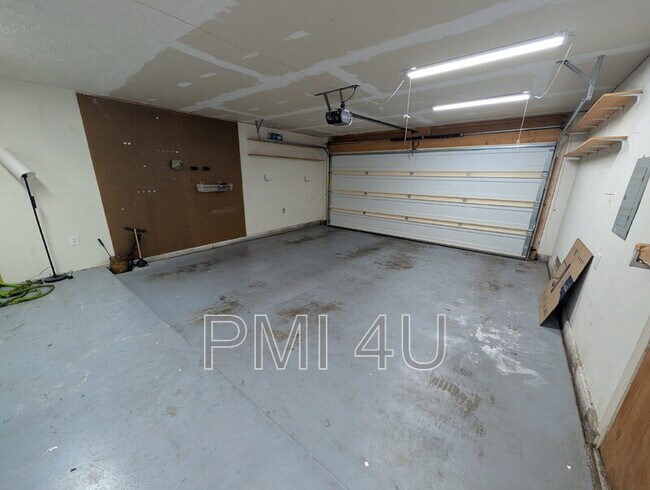 Building Photo - 6404 Christy Ave NE