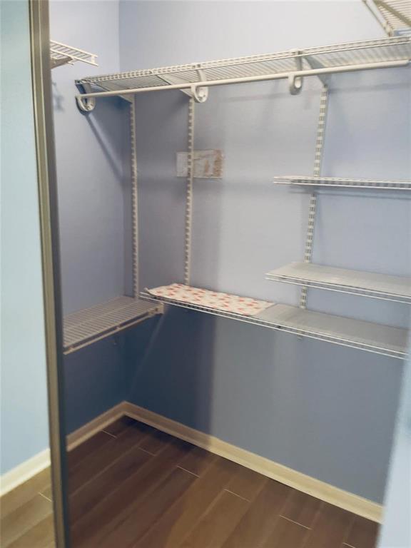 Building Photo - 631 E Country Grove Cir