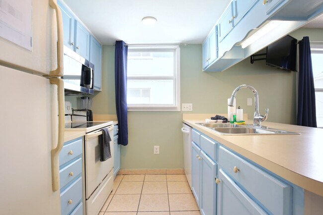 Building Photo - 608 Carolina Beach Ave S