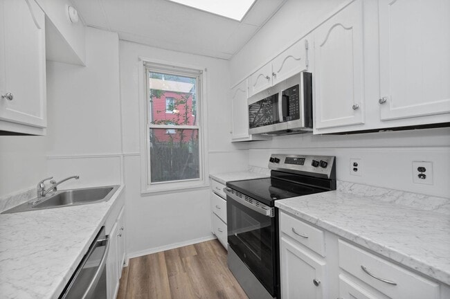 Building Photo - CHEVIOT- Charming 3 bedroom 1.5 bath