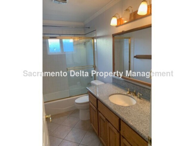 Building Photo - Spacious 3 bedroom, 2 Bath home in Citrus ...
