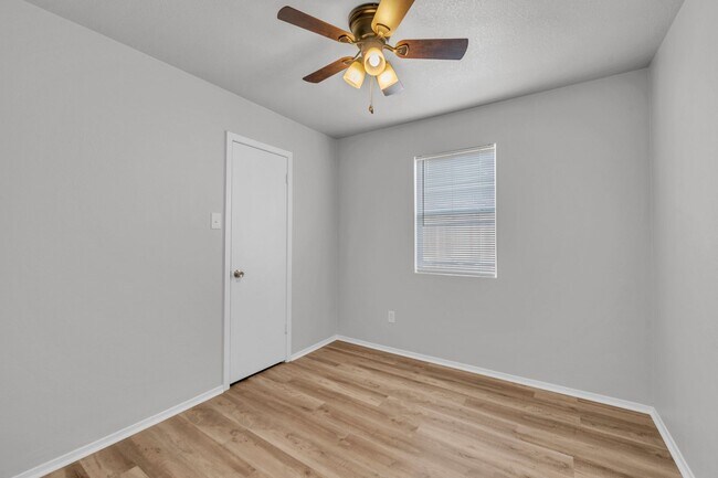 Building Photo - Available NOW!!!! Beautiful 1 story, 4 bed...