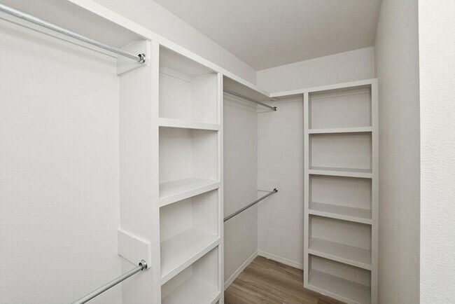 Building Photo - 9004 Oakleaf Ct