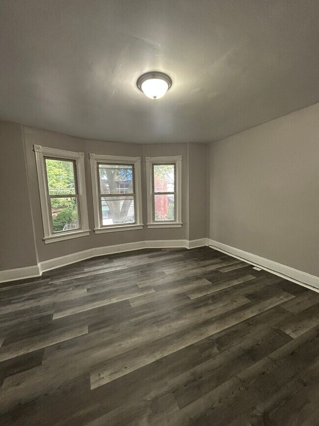 Building Photo - 680 Southard St
