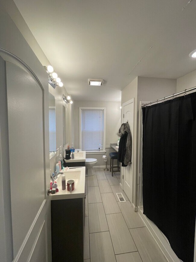 Building Photo - 644 Smith St