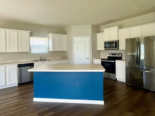 Building Photo - 131 Ashwood Cir