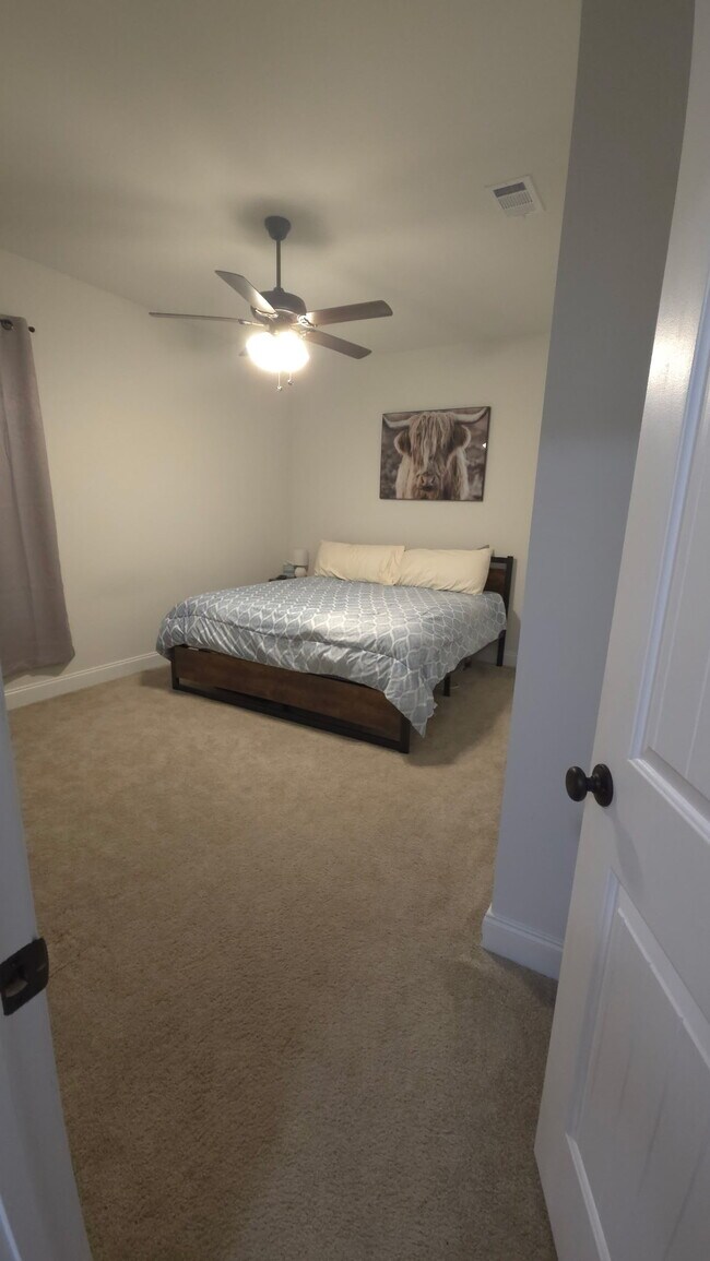 Building Photo - 23553 District Dr