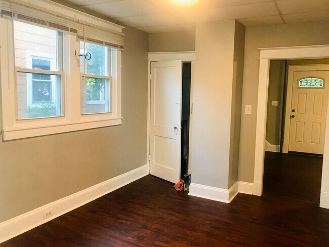 Building Photo - Charming 3 Bedroom/ 1 Bathroom Home in Dundalk, MD!