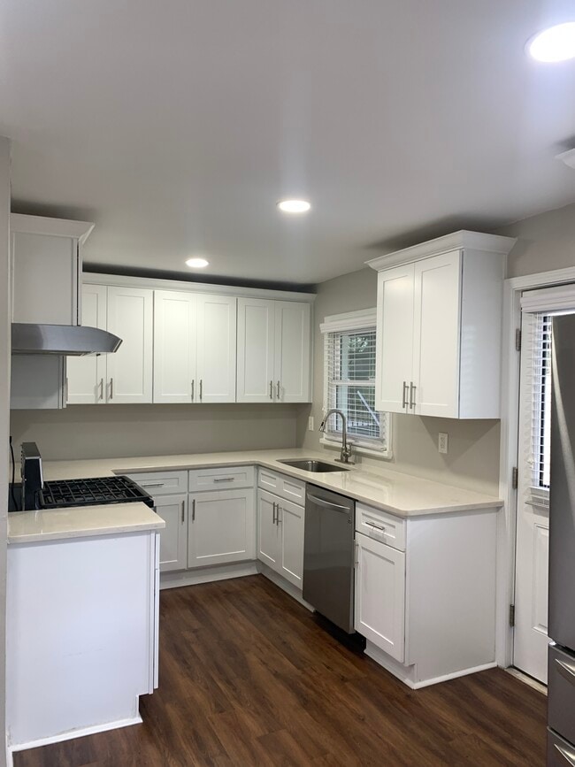 Building Photo - 2328 Johnson Ferry Rd NE