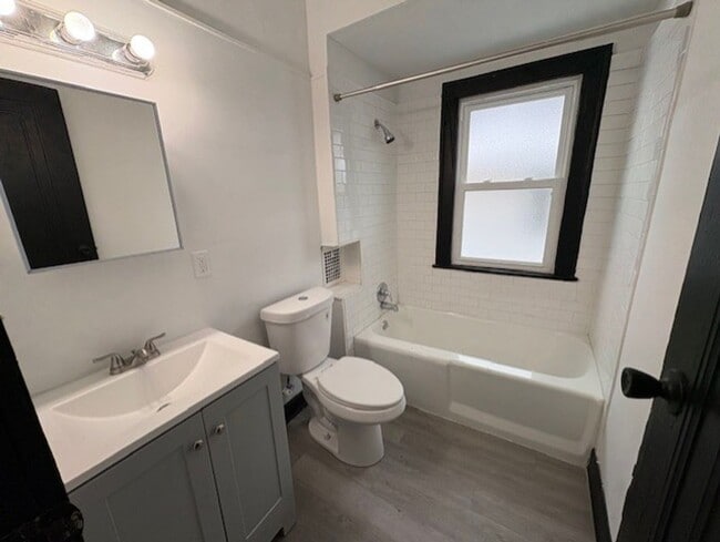 Building Photo - 3611 E 147th St