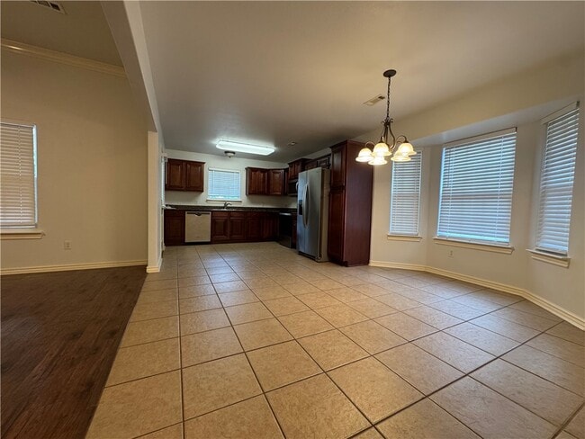 Building Photo - 3905 W Amour Dr