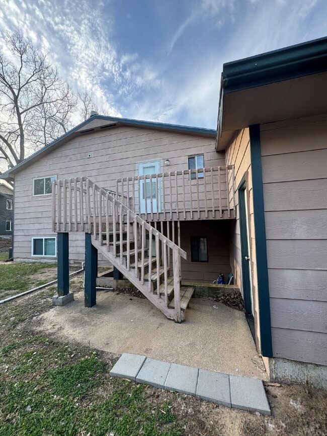 Building Photo - "Charming 2-Bed Duplex in Derby, KS – Your Cozy Retreat Awaits at 206 Osage!"