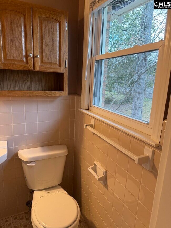 Building Photo - 511 Shady Ln