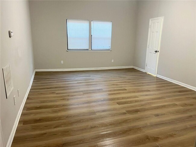 Building Photo - 2961 Hawk Ct SE