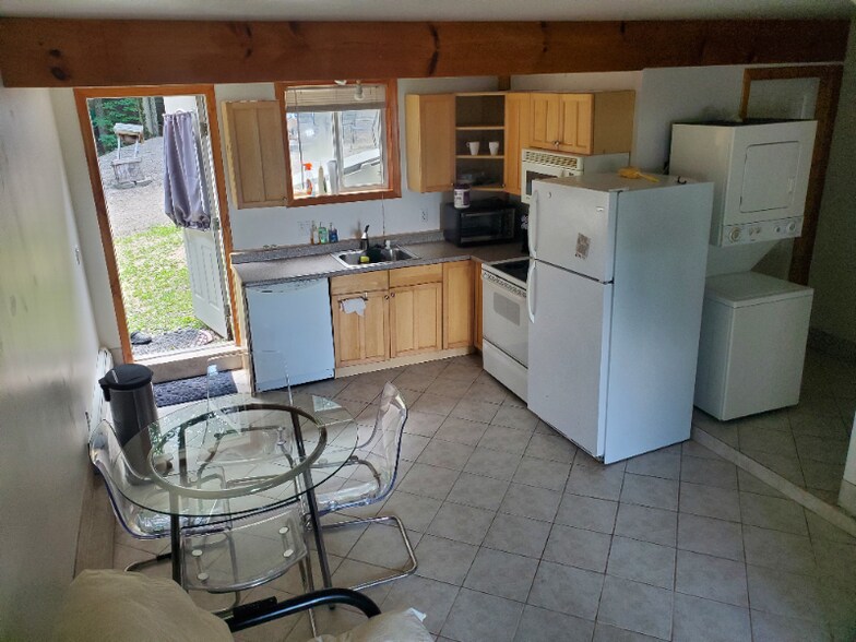 Building Photo - 300 Camelot Shore Dr