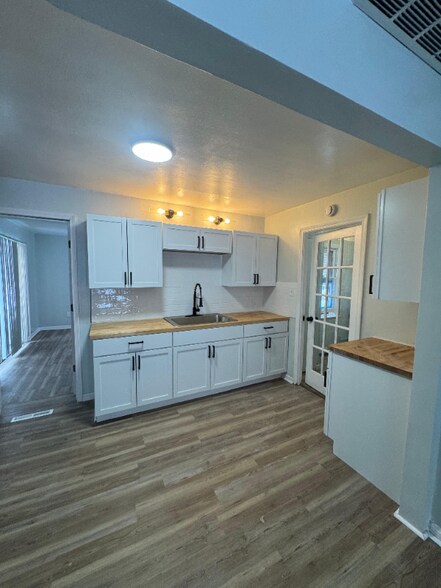 Building Photo - 3830 E 189th St