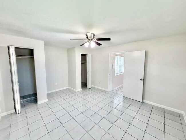 Building Photo - Roppo (561 SWB)