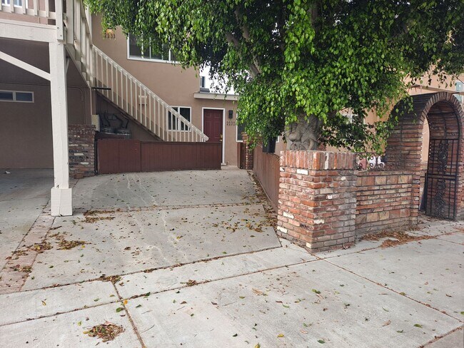Building Photo - Spacious Studio with Assigned Parking Near...