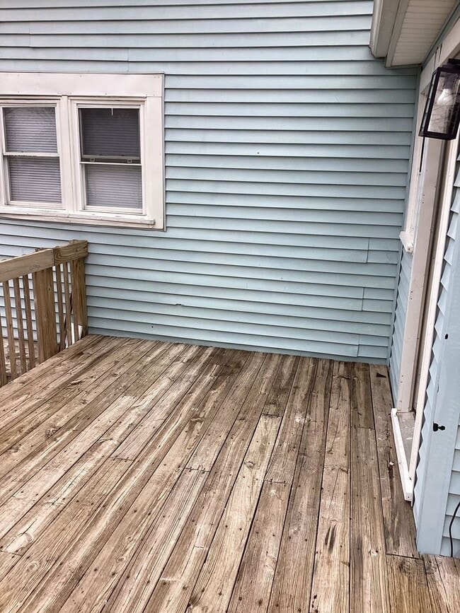 Building Photo - Front Porch and Back Deck