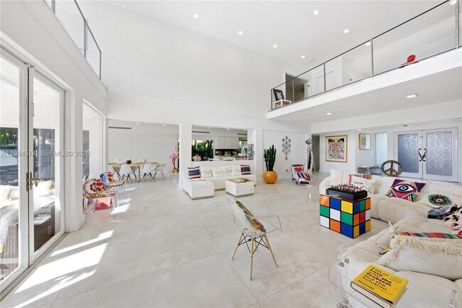 Building Photo - 3401 NE 165th St