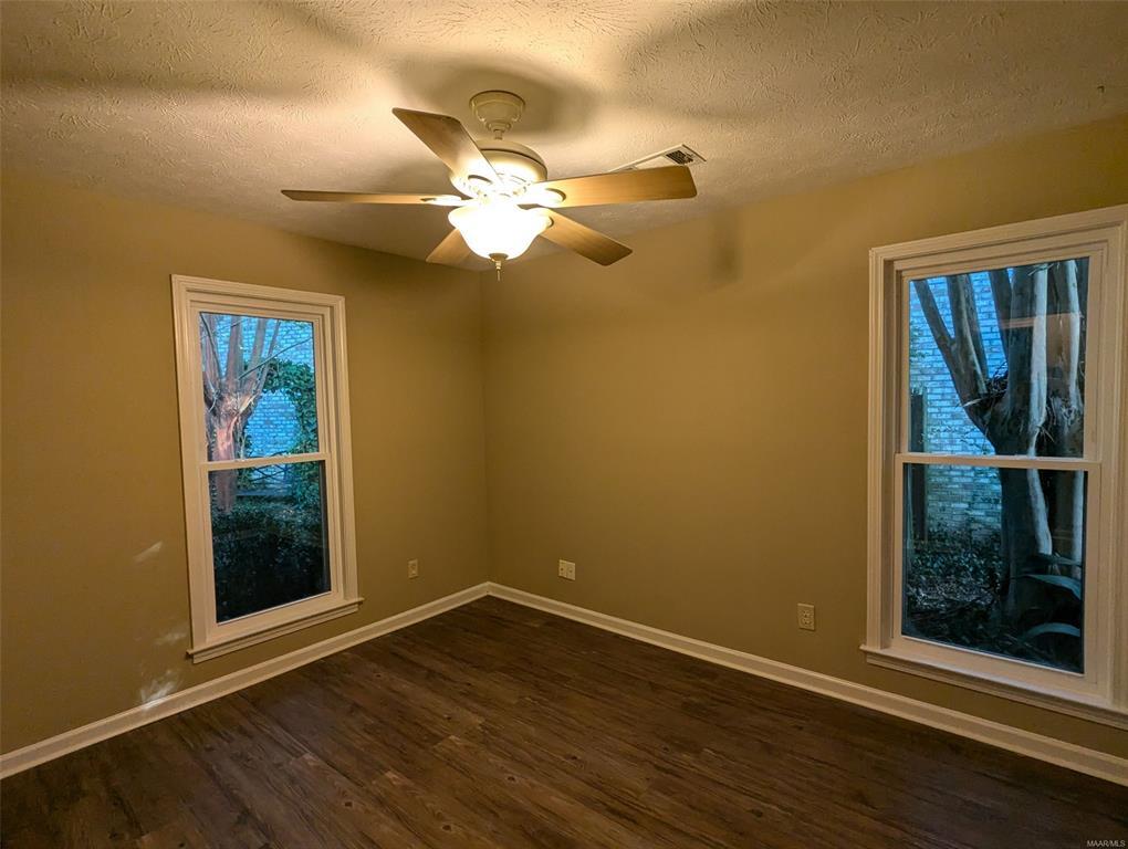 Building Photo - 557 Forest Ridge Ct