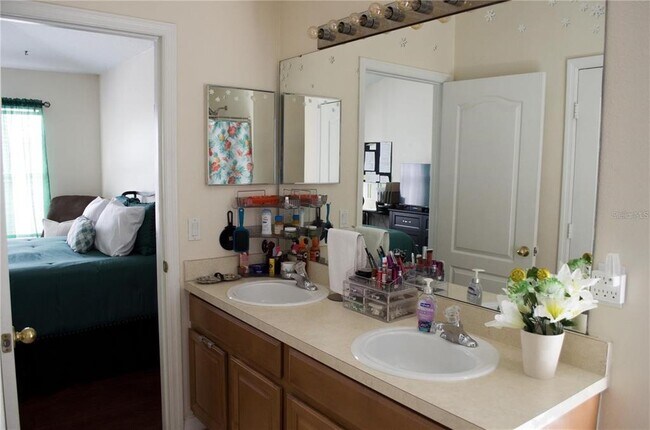 Building Photo - 6448 S Goldenrod Rd