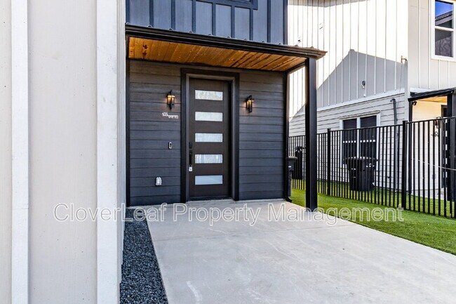 Building Photo - 414 Montana St
