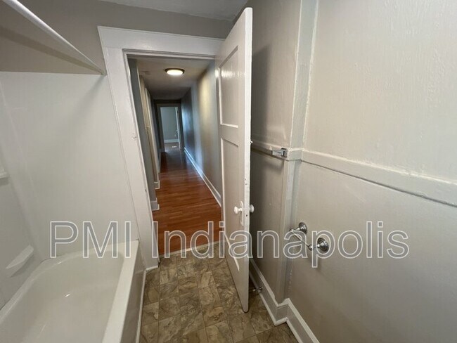 Building Photo - 310 N Riley Ave