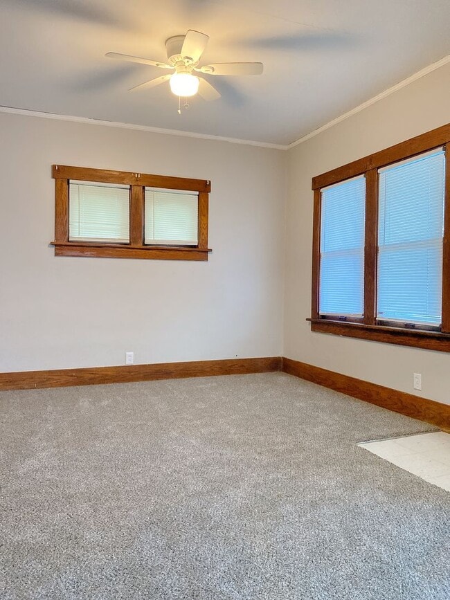 Building Photo - 1/2 OFF FIRST MONTH'S RENT SPECIAL On Upda...