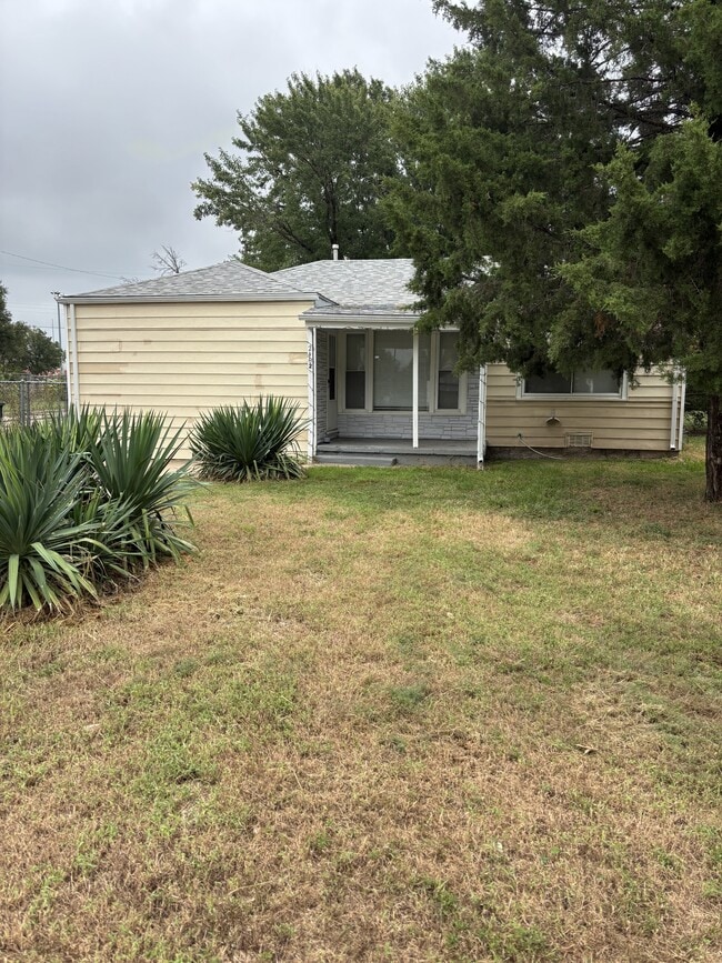 Building Photo - 2462 N Piatt Ave