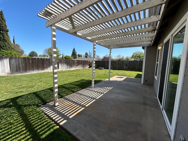 Building Photo - 3086 Beverly Ct