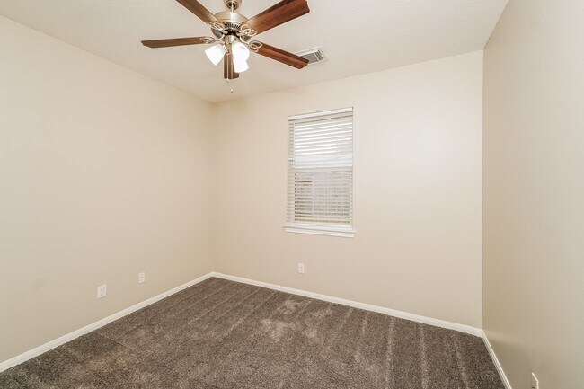 Building Photo - 323 Diamond Bay Dr