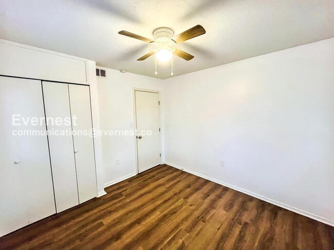 Building Photo - 1460 Woody Dr