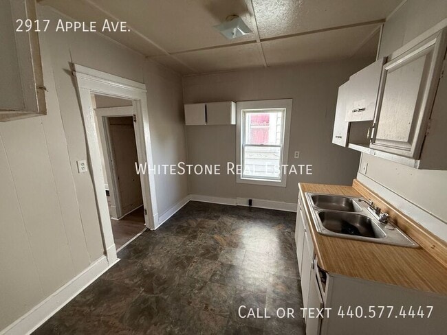 Building Photo - 2917 Apple Ave