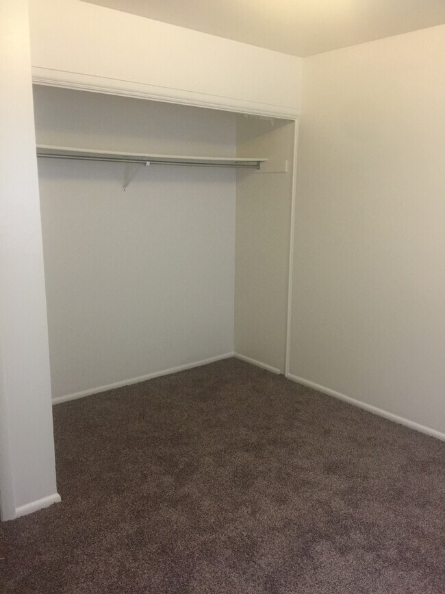 Building Photo - Bowen