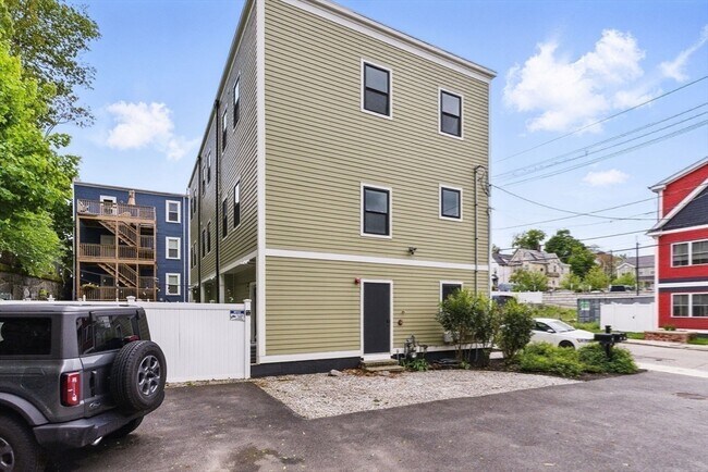 Building Photo - 54 Robey St