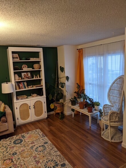 Building Photo - 2360 Avalon Woods Dr