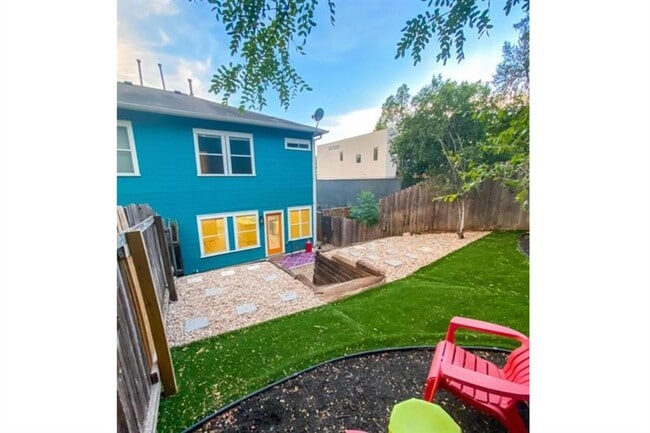 Building Photo - 5230 Ledesma Rd