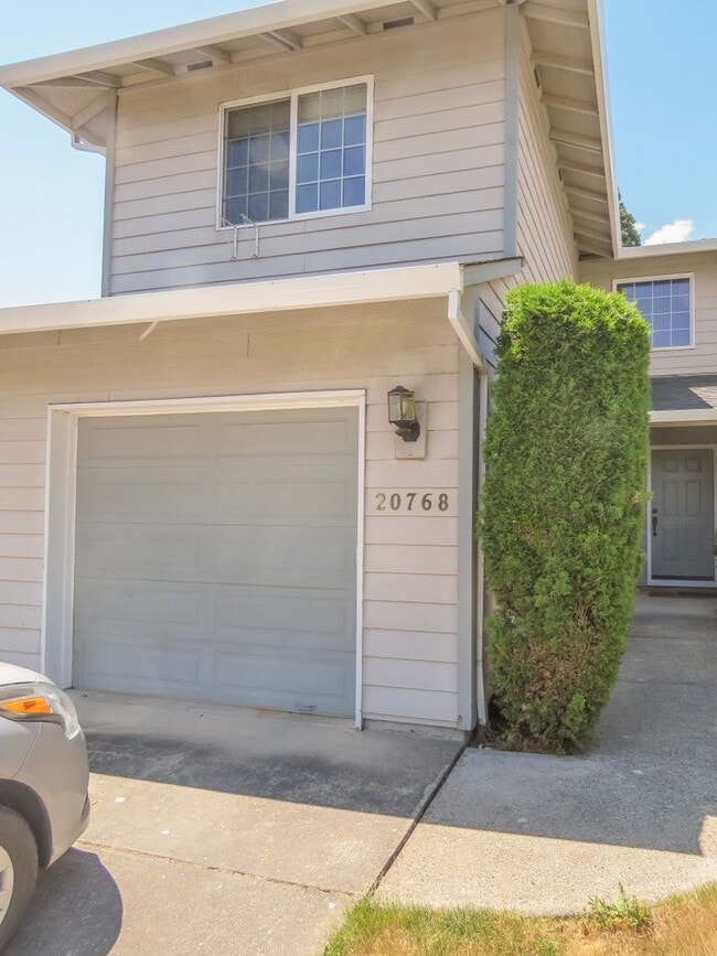 Primary Photo - Updated Interior ! Spacious 2 Bedroom 2.5 ...