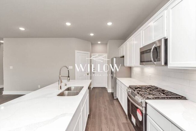 Building Photo - Spacious 4-Bedroom Home – 6 Weeks FREE Rent!