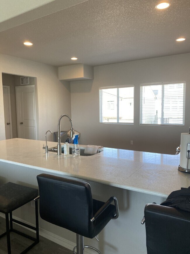 Building Photo - 3 bedroom - Samaritan Loop