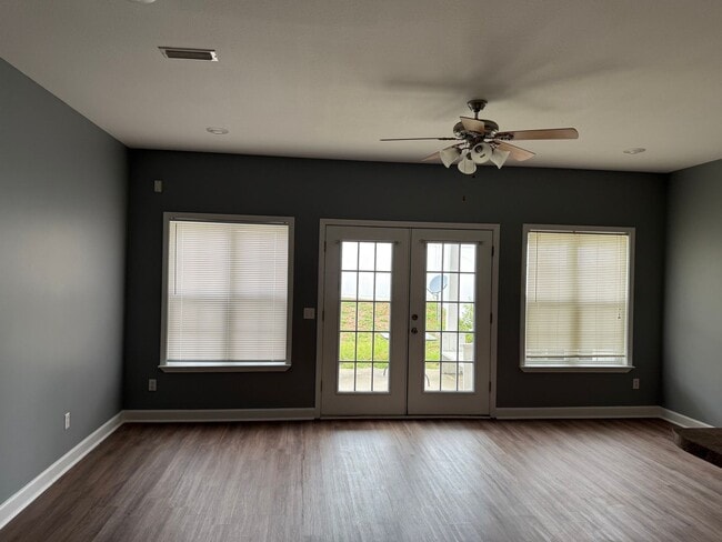 Building Photo - Available NOW -111 Peregrine Way-1/2 off the first month rent