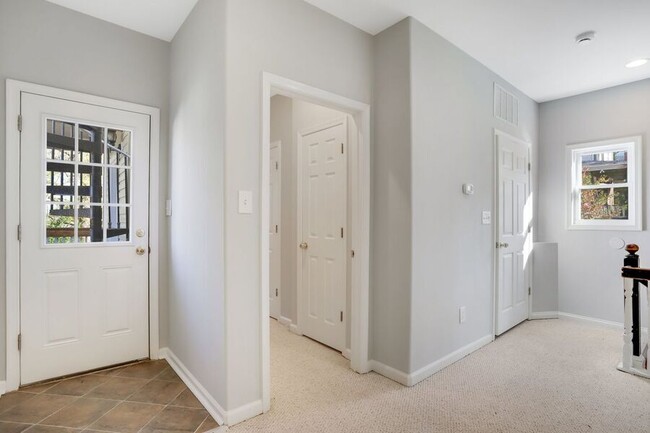 Building Photo - Amazing Anacostia 3 Bedroom with Parking I...