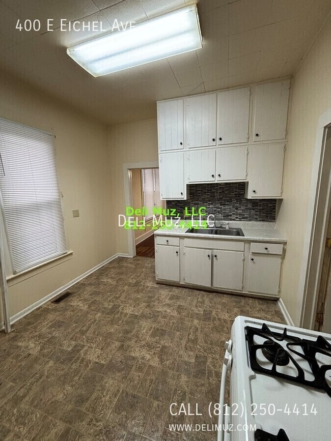 Building Photo - 400 E Eichel Ave